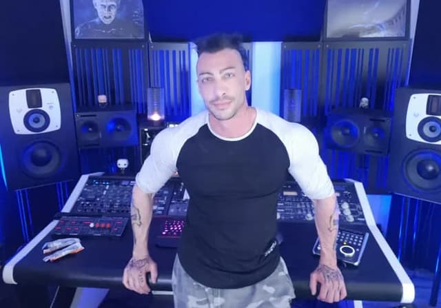 David Gnozzi (MixbusTV) - Artist